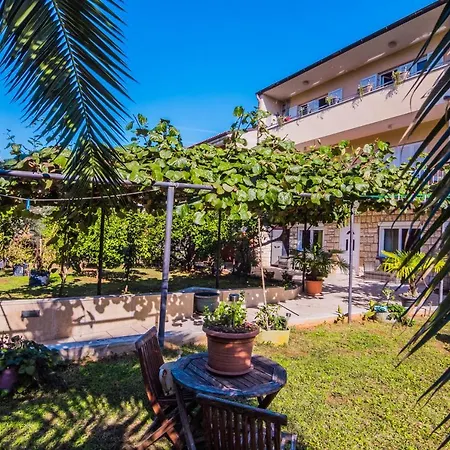 With A Garden * Пула