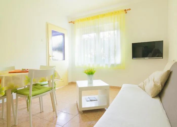 With A Garden Apartamento *