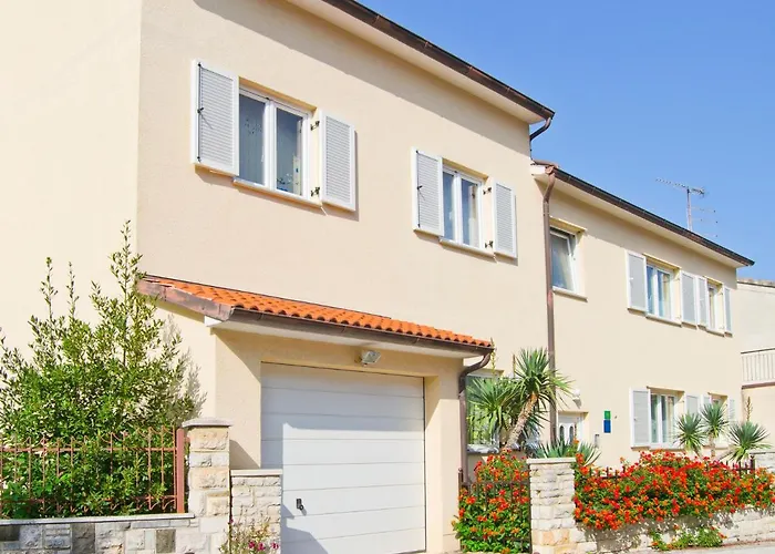 Apartament With A Garden Pula