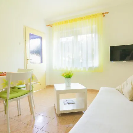 With A Garden Apartamento *