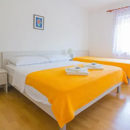 Apartamento With A Garden