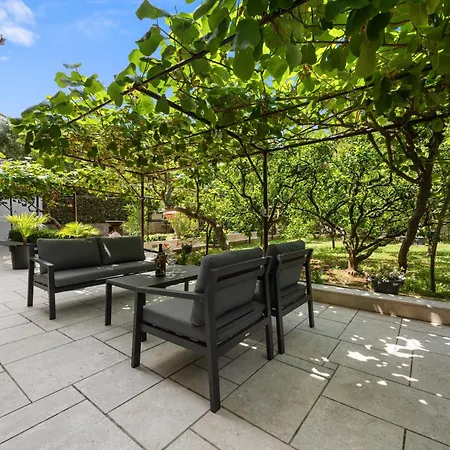 With A Garden Apartment Pula