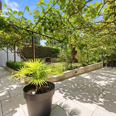 Apartment With A Garden Pula