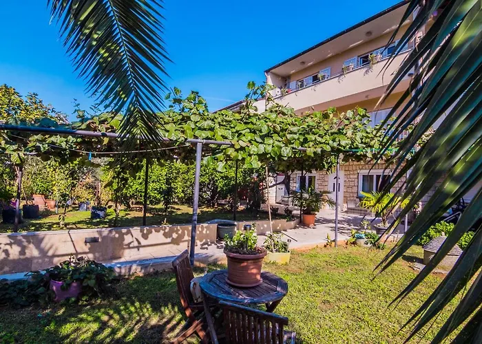 With A Garden * Pula