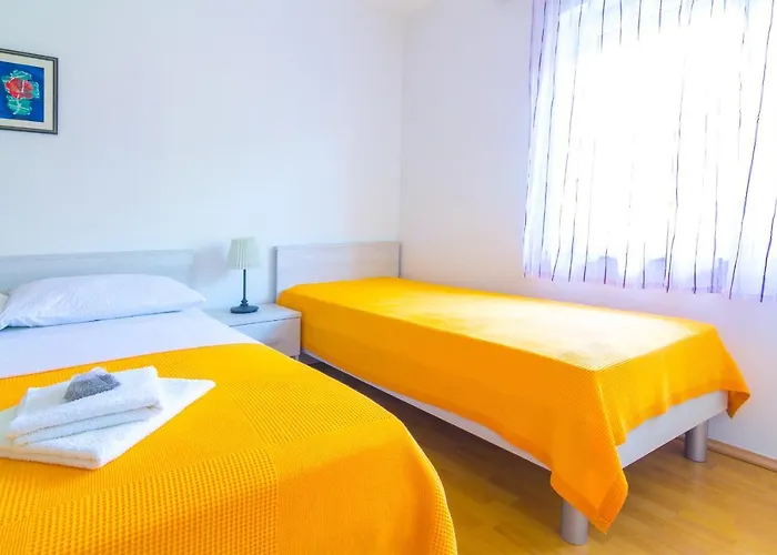 Appartement With A Garden Pula